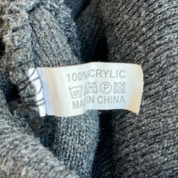 Charcoal gray beanie hat - Picture 4 of 4